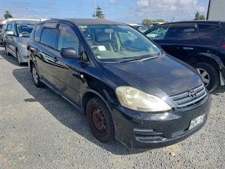 2005 Toyota Ipsum 240i Station Wagon Photo