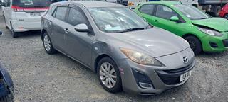 2010 Mazda Axela Hatch Photo