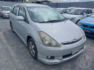 2004 Toyota Wish Station Wagon Photo