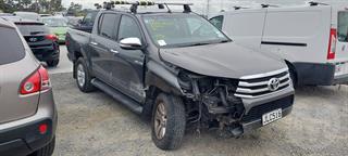 2015 Toyota Hilux SR5 TD DC 2.8D/6MT/ Dual Cab Utility Photo