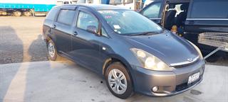 2005 Toyota Wish Station Wagon Photo