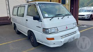 2010 Mitsubishi L300 2.4P SWB 4 Door Van Photo