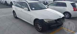 2010 BMW 320i Touring Photo