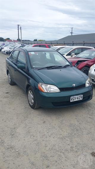 2000 Toyota Platz Sedan Photo