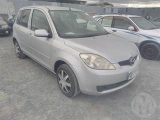 2005 Mazda Demio Station Wagon Photo