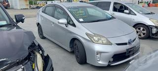 2013 Toyota Prius Hybrid Sedan Photo