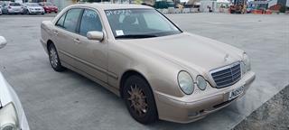 2002 Mercedes-Benz E 280 Elegance Sedan Photo
