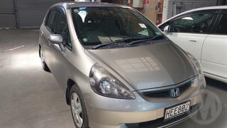 2004 Honda fit Hatch Photo