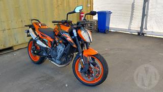 2024 KTM 890 Duke Motorcycle Photo