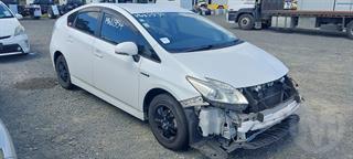 2014 Toyota Prius Hatch Photo