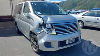 2006 Nissan Elgrand Station Wagon Photo
