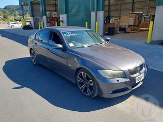 2005 BMW 320i Sedan Photo