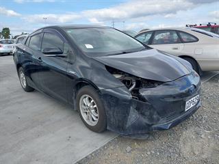 2017 Toyota Prius Hybrid Station Wagon Photo