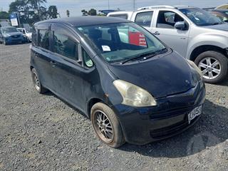 2010 Toyota Ractis Station Wagon Photo