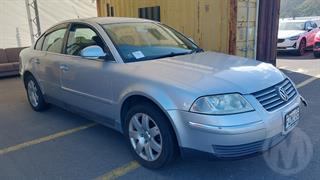 2005 Volkswagen Passat Sedan Photo