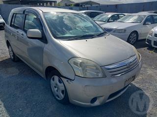 2005 Toyota Raum Hatch Photo