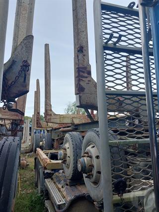 1998 Kraft 404 Log Trailer Photo