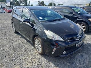 2014 Toyota Prius Alpha Station Wagon Photo