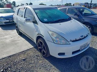 2004 Toyota Wish Station Wagon Photo