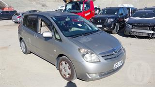 2004 Toyota Spacio Station Wagon Photo