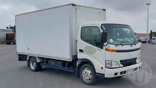 2001 Toyota Dyna XZU411 box Body Chiller GCM 9,500kg Photo