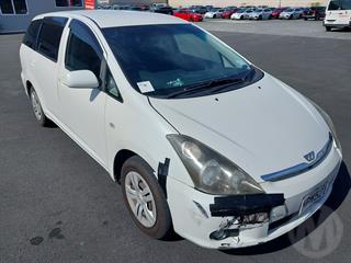 2005 Toyota Wish Station Wagon Photo