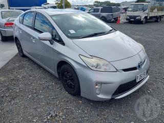 2014 Toyota Prius Hatch Photo