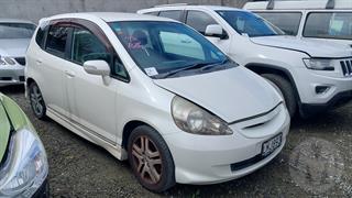 2005 Honda fit Hatch Photo