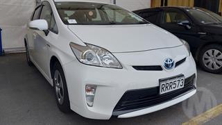 2014 Toyota Prius Hatch Photo