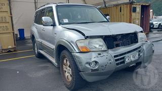 2005 Mitsubishi Pajero 4WD 3.8P Exceed LWB Station Wagon Photo
