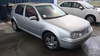 2003 Volkswagen Golf Hatch Photo