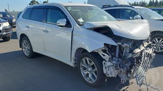 2013 Mitsubishi Outlander Phev Station Wagon Photo