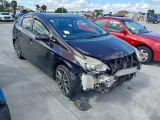 2013 Toyota Prius Hatch Photo