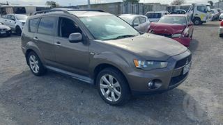 2011 Mitsubishi Outlander 3.0P VR Station Wagon Photo