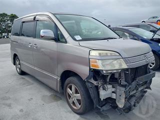 2006 Toyota Voxy Station Wagon Photo