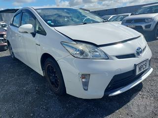 2014 Toyota Prius Hybrid Hatch Photo