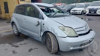 2005 Toyota IST Hatch Photo