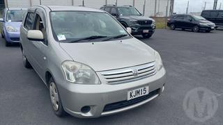 2005 Toyota Raum Hatch Photo