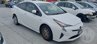 2017 Toyota Prius Hatch Photo