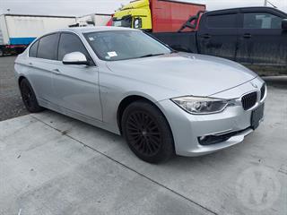 2013 BMW 320i Sedan Photo