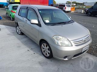 2004 Toyota Raum Hatch Photo