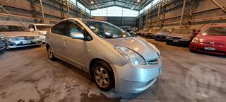 2004 Toyota Prius Hatch Photo