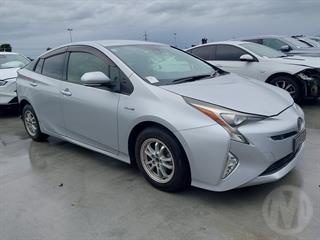 2017 Toyota Prius Hatch Photo