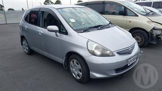 2005 Honda fit Hatch Photo
