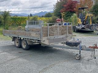 2013 Lochiel 4X2 Platform Trailer Photo