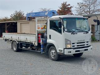 2007 Isuzu Forward Flatdeck Crane Truck GVM 9,000kg Photo
