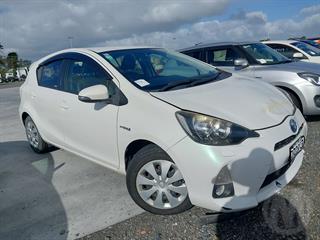 2014 Toyota Aqua Hybrid Hatch Photo