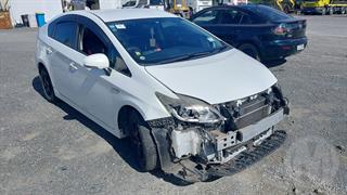 2013 Toyota Prius Hatch Photo