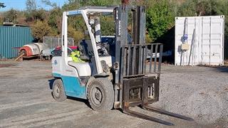 Nissan 30 Forklift Photo