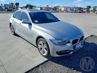 2013 BMW 320i Sedan Photo